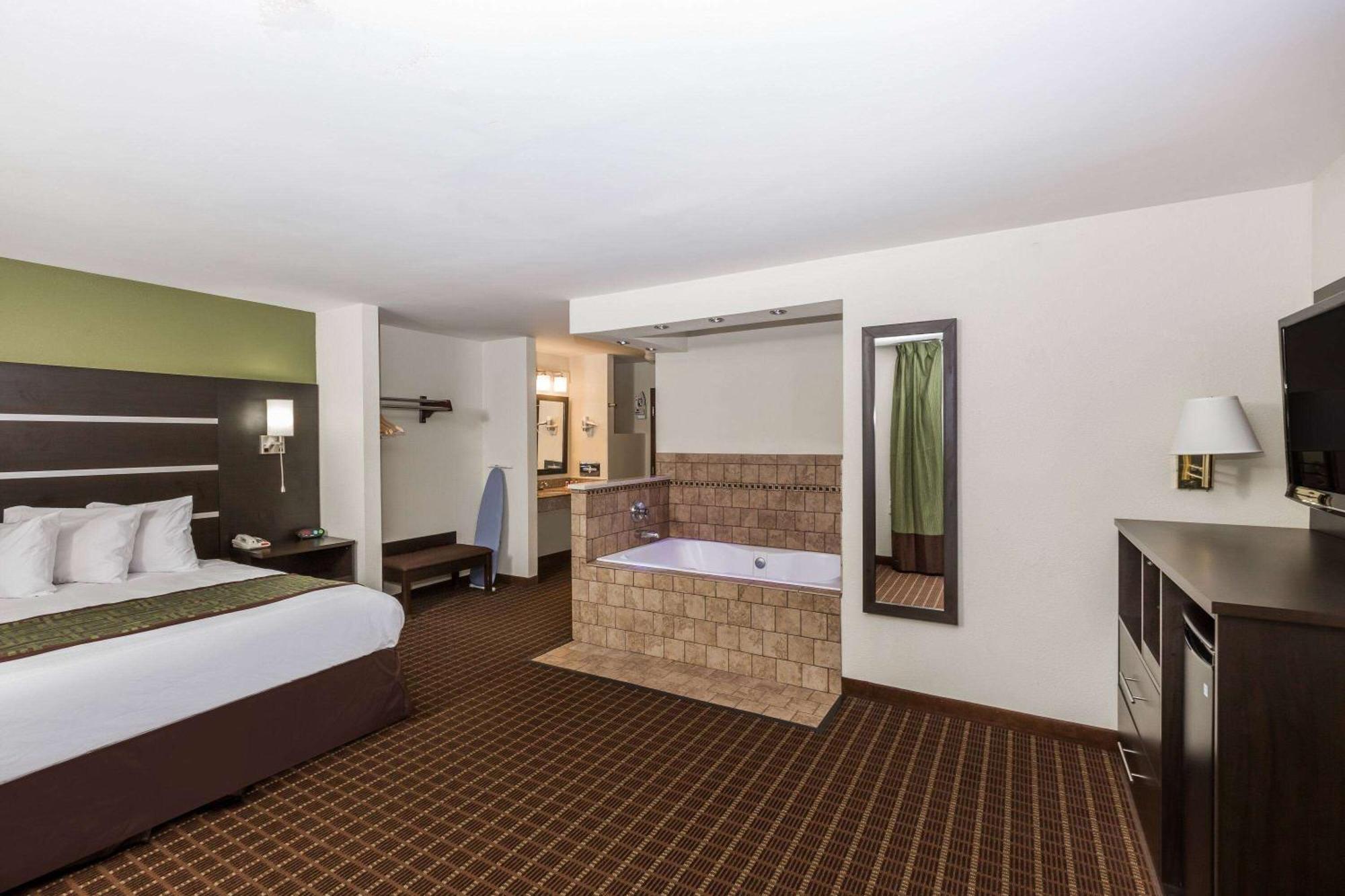 Baymont By Wyndham Louisville South I 65 Brooks Экстерьер фото