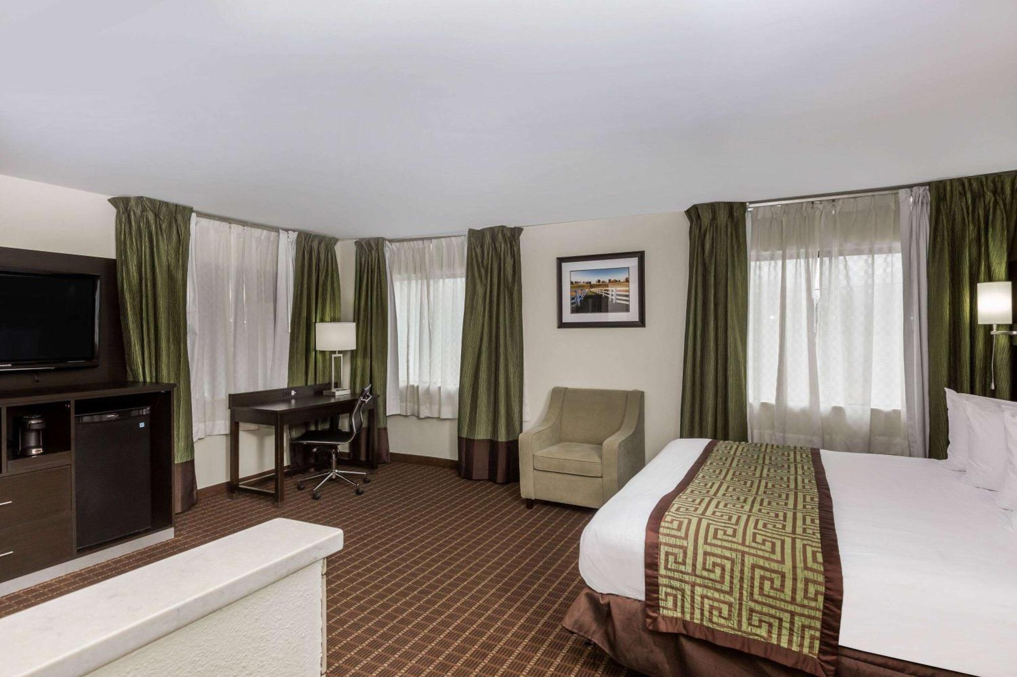 Baymont By Wyndham Louisville South I 65 Brooks Экстерьер фото