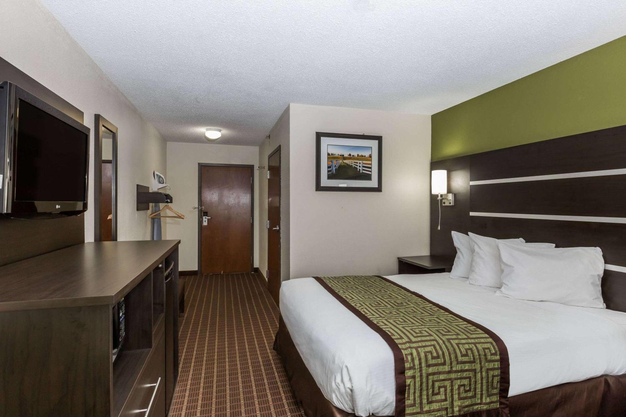 Baymont By Wyndham Louisville South I 65 Brooks Экстерьер фото